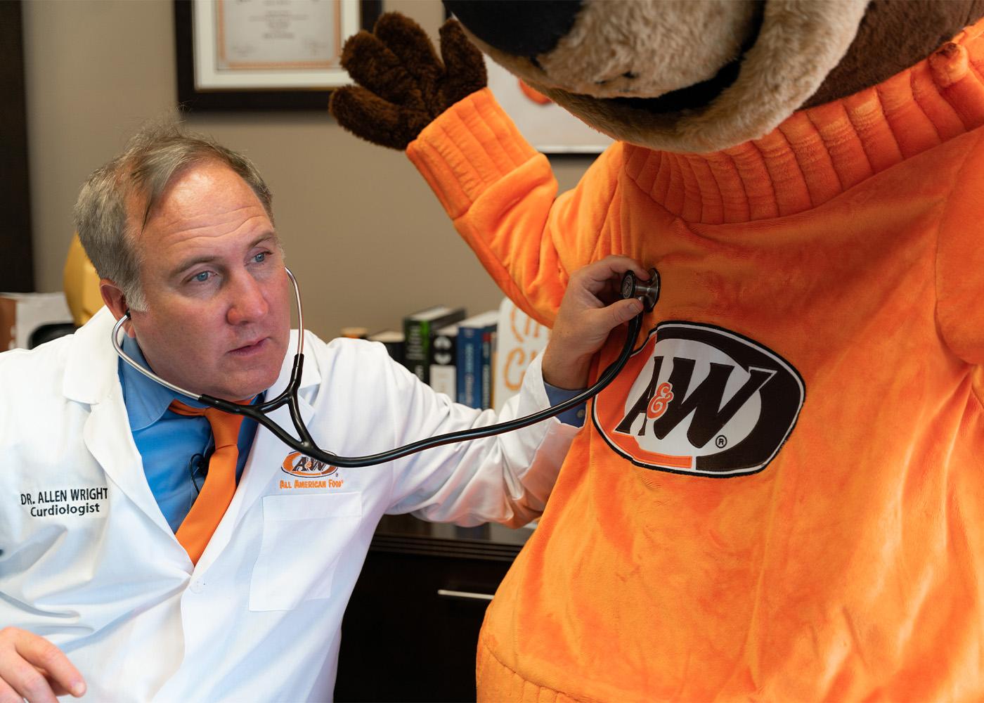 Dr. Allen Wright listening to Rooty&#039;s heart with a stethoscope